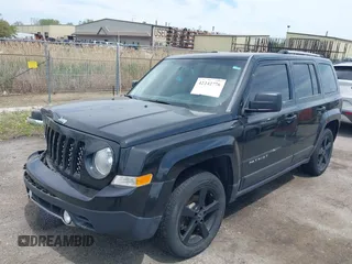 2016 Jeep Patriot High Altitude z VIN 1C4NJRFB8GD580715, wystawiony jako IAAI lot #42242776 z przebiegiem 133 763 mil mil oraz . Historia ofert i sprzedaży dostępna na DreamBid. Obrazek 17.