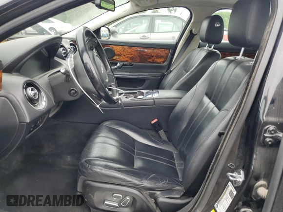 2013 Jaguar XJ с VIN SAJWJ1CD8D8V52463, выставлен на аукционе Copart как лот 61772115 с пробегом 123 899 миль миль и Чистый • Clean title. История ставок и продаж доступна на DreamBid. Изображение 7.