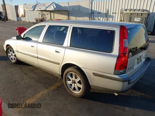 2004 Volvo V70 with VIN YV1SW59V642361434, listed as a IAAI auction lot 40801585 with 119,419 mi miles. Bid and sale history available at carsss.com. Image 3.