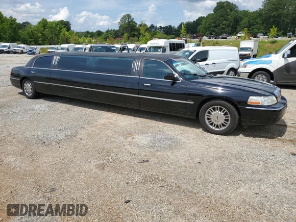 2004 Lincoln Town Car Executive z VIN 1L1FM81W54Y674245, wystawiony jako Copart lot #59638315 z przebiegiem 183 637 mil mil oraz Czysty tytuł • Clean title. Historia ofert i sprzedaży dostępna na DreamBid. Obrazek 4.