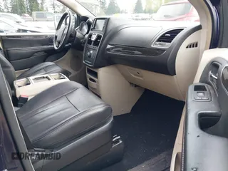 2014 Chrysler Town & Country Touring with VIN 2C4RC1BG0ER211050, listed as a IAAI auction lot 42086523 with 131,434 mi miles. Bid and sale history available at carsss.com. Image 5.