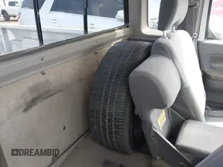 2000 Nissan Frontier XE z VIN 1N6DD26S9YC305451, wystawiony jako IAAI lot #41928123 z przebiegiem Nie podano mil oraz . Historia ofert i sprzedaży dostępna na DreamBid. Obrazek 8.