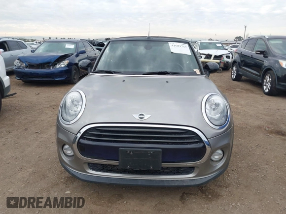 2016 MINI Convertible z VIN WMWWG5C51G3A81075, wystawiony jako IAAI lot #41681717 z przebiegiem 54 956 mil mil oraz . Historia ofert i sprzedaży dostępna na DreamBid. Obrazek 12.