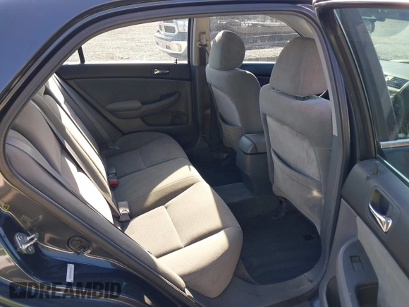 2005 Honda Accord LX z VIN 1HGCM56495A156436, wystawiony jako IAAI lot #42100059 z przebiegiem 325 497 mil mil oraz . Historia ofert i sprzedaży dostępna na DreamBid. Obrazek 8.