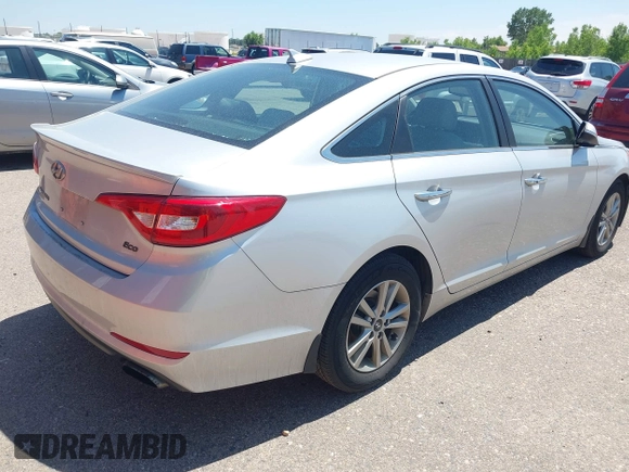 2015 Hyundai Sonata Eco z VIN 5NPE24AA1FH117063, wystawiony jako IAAI lot #42464600 z przebiegiem 252 798 mil mil oraz . Historia ofert i sprzedaży dostępna na DreamBid. Obrazek 4.