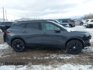 2021 Chevrolet Blazer LT z VIN 3GNKBHR48MS547322, wystawiony jako IAAI lot #41329653 z przebiegiem 82 867 mil mil oraz . Historia ofert i sprzedaży dostępna na DreamBid. Obrazek 13.