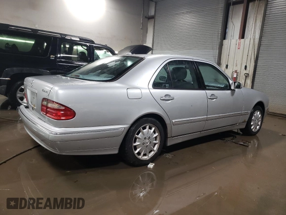 2000 Mercedes-Benz E-Class with VIN WDBJF82J1YX030388, listed as a Copart auction lot 86384974 with 212,596 mi miles and Salvage Title. Bid and sale history available at carsss.com. Image 3.