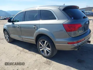 2014 Audi Q7 Premium Plus z VIN WA1LMAFE7ED018628, wystawiony jako IAAI lot #41955702 z przebiegiem 134 641 mil mil oraz . Historia ofert i sprzedaży dostępna na DreamBid. Obrazek 3.