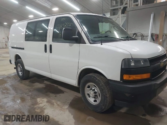 2018 Chevrolet Express Cargo Van with VIN 1GCWGAFP2J1336051, listed as a IAAI auction lot 41832327 with 189,464 mi miles. Bid and sale history available at carsss.com. Image 1.