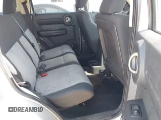 2007 Dodge Nitro SXT z VIN 1D8GT28KX7W562701, wystawiony jako IAAI lot #42181375 z przebiegiem 259 879 mil mil oraz . Historia ofert i sprzedaży dostępna na DreamBid. Obrazek 8.