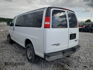 2006 Chevrolet Express Passenger with VIN 1GAHG35U761194114, listed as a Copart auction lot 55985195 with 110,432 mi miles and Salvage title. Bid and sale history available at DreamBid. Image 2.