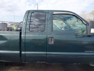 2001 Ford Super Duty F-250 XL with VIN 1FTNX21F91EB48250, listed as a IAAI auction lot 41901105 with 224,752 mi miles. Bid and sale history available at carsss.com. Image 12.