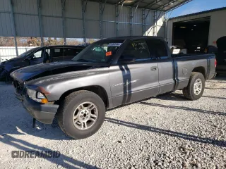 2001 Dodge Dakota with VIN 1B7GL22X01S343098, listed as a Copart auction lot 81063554 with 212,784 mi miles and Salvage Title. Bid and sale history available at carsss.com. Image 1.