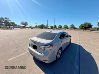 2010 Lexus HS 250h z VIN JTHBB1BA7A2029224, wystawiony jako Copart lot #58474475 z przebiegiem 272 805 mil mil oraz Tytuł czysty. Historia ofert i sprzedaży dostępna na DreamBid. Obrazek 4.