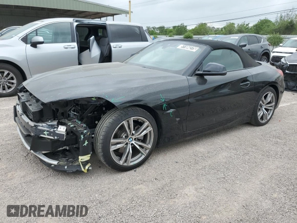 2025 BMW Z4 sDrive30i with VIN WBAHF3C05SWY40884, listed as a Copart auction lot 51104275 with 9,313 mi miles and Clean Title. Bid and sale history available at carsss.com. Image 1.