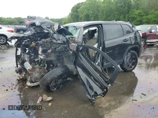 2017 Jeep Cherokee Sport z VIN 1C4PJMAB8HW527716, wystawiony jako Copart lot #54555754 z przebiegiem Nie podano mil oraz Szkoda całkowita • Salvage title. Historia ofert i sprzedaży dostępna na DreamBid. Obrazek 1.