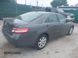 2011 Toyota Camry LE z VIN 4T4BF3EK0BR102446, wystawiony jako IAAI lot #42360776 z przebiegiem 202 324 mil mil oraz . Historia ofert i sprzedaży dostępna na DreamBid. Obrazek 4.