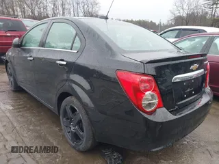 2016 Chevrolet Sonic LTZ z VIN 1G1JE5SB8G4143596, wystawiony jako IAAI lot #41874653 z przebiegiem 148 855 mil mil oraz . Historia ofert i sprzedaży dostępna na DreamBid. Obrazek 3.