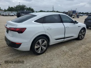 2024 Audi Q8 e-tron Sportback S line Premium Plus z VIN WA1CAAGEXRB007065, wystawiony jako Copart lot #74524284 z przebiegiem Nie podano mil oraz Nie do naprawy • Non repairable. Historia ofert i sprzedaży dostępna na DreamBid. Obrazek 3.