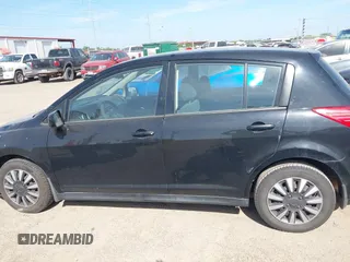 2011 Nissan Versa SL z VIN 3N1BC1CP9BL386800, wystawiony jako IAAI lot #42036291 z przebiegiem 212 859 mil mil oraz . Historia ofert i sprzedaży dostępna na DreamBid. Obrazek 15.
