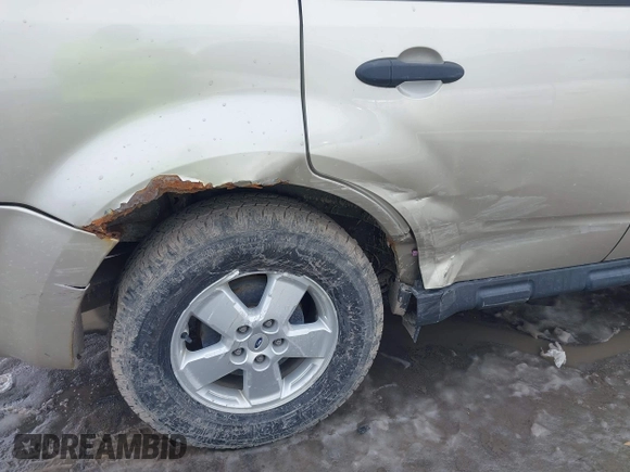 2010 Ford Escape XLT с VIN 1FMCU0D75AKC30529, выставлен на аукционе IAAI как лот 41618067 с пробегом 153 637 миль миль и . История ставок и продаж доступна на DreamBid. Изображение 6.