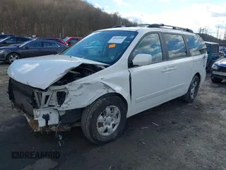 2008 Kia Sedona LX with VIN KNDMB233486240593, listed as a IAAI auction lot 41639585 with 173,067 mi miles. Bid and sale history available at carsss.com. Image 2.