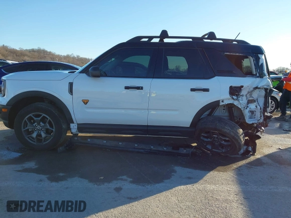 2022 Ford Bronco Sport Badlands z VIN 3FMCR9D93NRE10343, wystawiony jako IAAI lot #41446985 z przebiegiem 37 955 mil mil oraz . Historia ofert i sprzedaży dostępna na DreamBid. Obrazek 14.