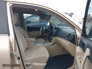 2011 Toyota Highlander with VIN 5TDZK3EH3BS038579, listed as a IAAI auction lot 37866988 with 128,956 mi miles. Bid and sale history available at carsss.com. Image 5.