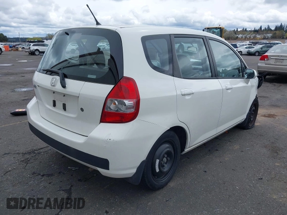 2007 Honda Fit z VIN JHMGD38447S048996, wystawiony jako IAAI lot #41928529 z przebiegiem 77 381 mil mil oraz . Historia ofert i sprzedaży dostępna na DreamBid. Obrazek 4.