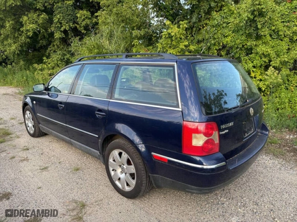 2002 Volkswagen Passat GLX with VIN WVWYH63BX2E109146, listed as a Copart auction lot 84457424 with 156,515 mi miles and Clean Title. Bid and sale history available at carsss.com. Image 3.