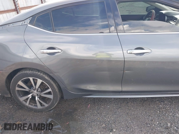 2017 Nissan Maxima SL z VIN 1N4AA6AP3HC441685, wystawiony jako IAAI lot #42236439 z przebiegiem 175 931 mil mil oraz . Historia ofert i sprzedaży dostępna na DreamBid. Obrazek 17.