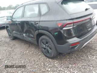 2025 Volkswagen Taos S z VIN 3VV5C7B27SM023006, wystawiony jako IAAI lot #42188274 z przebiegiem 5 375 mil mil oraz . Historia ofert i sprzedaży dostępna na DreamBid. Obrazek 3.