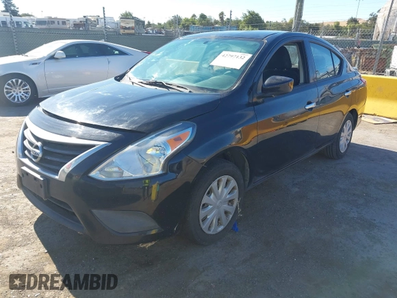 2017 Nissan Versa S Plus z VIN 3N1CN7AP1HL883983, wystawiony jako IAAI lot #42797132 z przebiegiem 179 584 mil mil oraz . Historia ofert i sprzedaży dostępna na DreamBid. Obrazek 2.