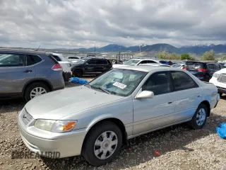 2001 Toyota Camry CE z VIN 4T1BG22K21U058793, wystawiony jako Copart lot #57351245 z przebiegiem 186 095 mil mil oraz Szkoda całkowita • Salvage title. Historia ofert i sprzedaży dostępna na DreamBid. Obrazek 1.
