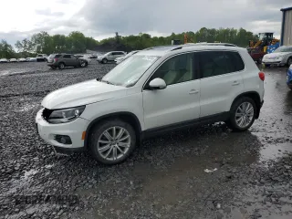 2014 Volkswagen Tiguan S z VIN WVGBV3AX4EW601676, wystawiony jako Copart lot #57140785 z przebiegiem 111 781 mil mil oraz Szkoda całkowita • Salvage title. Historia ofert i sprzedaży dostępna na DreamBid. Obrazek 1.