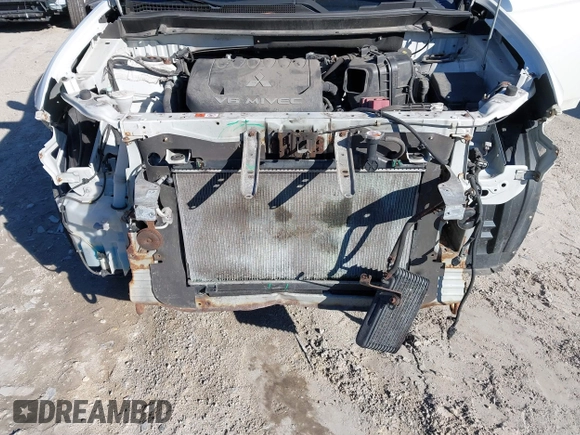 2015 Mitsubishi Outlander GT with VIN JA4JZ4AX4FZ013037, listed as a IAAI auction lot 41683425 with 172,700 mi miles and . Bid and sale history available at DreamBid. Image 6.