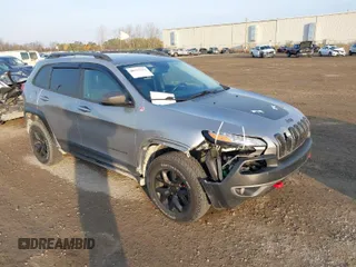 2015 Jeep Cherokee Trailhawk z VIN 1C4PJMBS2FW728961, wystawiony jako IAAI lot #40712830 z przebiegiem 79 299 mil mil oraz . Historia ofert i sprzedaży dostępna na DreamBid. Obrazek 1.