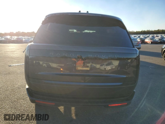 2024 Land Rover Range Rover SE z VIN SALKP9E97RA227153, wystawiony jako Copart lot #80220364 z przebiegiem Nie podano mil oraz Szkoda całkowita • Salvage title. Historia ofert i sprzedaży dostępna na DreamBid. Obrazek 6.