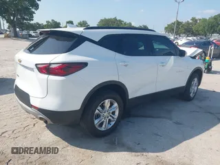 2022 Chevrolet Blazer LT z VIN 3GNKBCR47NS230698, wystawiony jako IAAI lot #42299456 z przebiegiem 23 695 mil mil oraz . Historia ofert i sprzedaży dostępna na DreamBid. Obrazek 4.