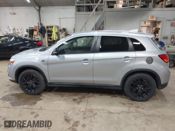 2017 Mitsubishi Outlander ES z VIN JA4AP3AU2HZ032372, wystawiony jako IAAI lot #41976700 z przebiegiem 87 827 mil mil oraz . Historia ofert i sprzedaży dostępna na DreamBid. Obrazek 14.