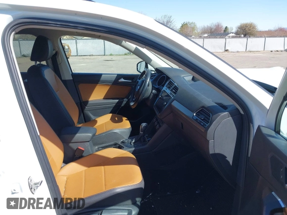 2019 Volkswagen Tiguan SE with VIN 3VV2B7AX8KM193166, listed as a IAAI auction lot 41957720 with 61,981 mi miles and . Bid and sale history available at DreamBid. Image 5.
