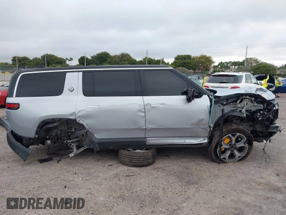2024 Rivian R1S Adventure with VIN 7PDSGABA9RN043583, listed as a IAAI auction lot 41617148 with Not Provided miles. Bid and sale history available at carsss.com. Image 13.