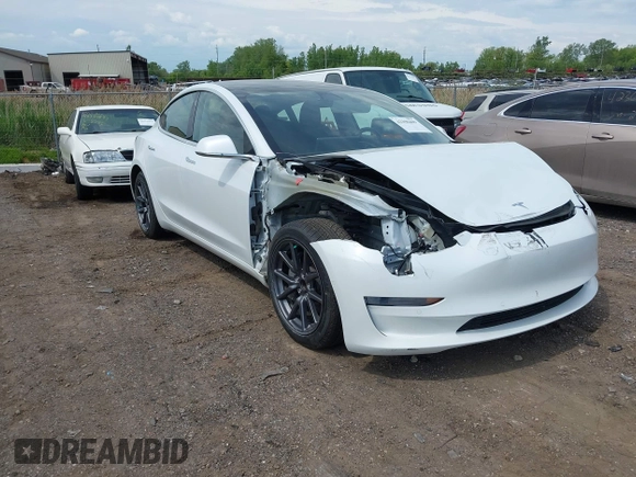 2020 Tesla Model 3 Standard Range Plus z VIN 5YJ3E1EA3LF794276, wystawiony jako IAAI lot #42390409 z przebiegiem 51 924 mil mil oraz . Historia ofert i sprzedaży dostępna na DreamBid. Obrazek 1.