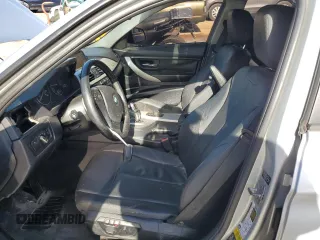 2013 BMW 3 Series 320i xDrive с VIN WBA3C3C52DF982806, выставлен на аукционе Copart как лот 54928605 с пробегом 152 923 миль миль и На запчасти • Non repairable. История ставок и продаж доступна на DreamBid. Изображение 7.