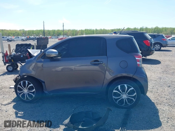 2012 Scion iQ z VIN JTNJJXB0XCJ013923, wystawiony jako IAAI lot #42109295 z przebiegiem 119 937 mil mil oraz . Historia ofert i sprzedaży dostępna na DreamBid. Obrazek 14.