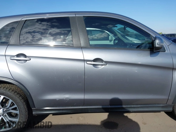 2018 Mitsubishi Outlander ES z VIN JA4AP3AU7JZ001723, wystawiony jako IAAI lot #41945205 z przebiegiem 112 570 mil mil oraz . Historia ofert i sprzedaży dostępna na DreamBid. Obrazek 14.