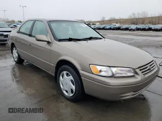 1999 Toyota Camry LE z VIN 4T1BF28K6XU077804, wystawiony jako Copart lot #51485495 z przebiegiem 124 273 mil mil oraz Szkoda całkowita • Salvage title. Historia ofert i sprzedaży dostępna na DreamBid. Obrazek 4.