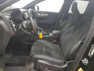 2023 Volvo XC40 Plus Dark Theme z VIN YV4L12UL4P2967328, wystawiony jako Copart lot #55800735 z przebiegiem 96 119 mil mil oraz Tytuł czysty. Historia ofert i sprzedaży dostępna na DreamBid. Obrazek 7.