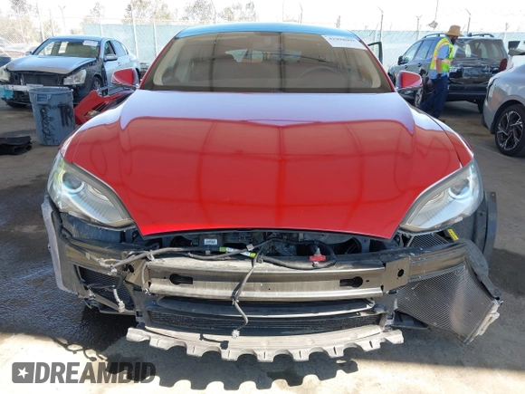 2013 Tesla Model S with VIN 5YJSA1DN8DFP25774, listed as a IAAI auction lot 41998095 with 135,671 mi miles and . Bid and sale history available at carsss.com. Image 13.