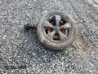 2016 Jeep Cherokee Latitude z VIN 1C4PJMCB5GW218927, wystawiony jako Copart lot #51283145 z przebiegiem 127 992 mil mil oraz Szkoda całkowita • Salvage title. Historia ofert i sprzedaży dostępna na DreamBid. Obrazek 13.
